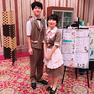 リステルでの仕事はバイキング担当！制服が可愛いから、たくさんのお客さんに一緒に写真を撮りたいと言われ大好評でした！