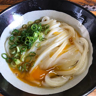 地元に帰ってからも、自分で打つほどのうどん職人に！？