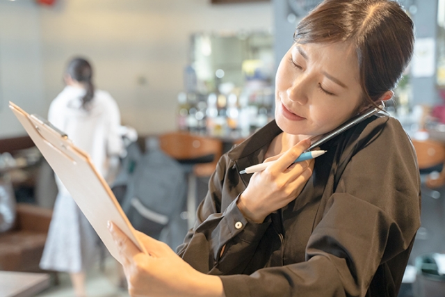 忙しいスタッフ　イメージ