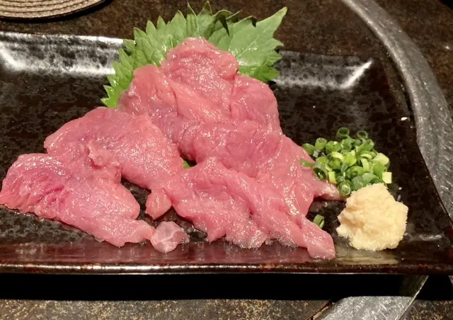 ウミガメの刺身
