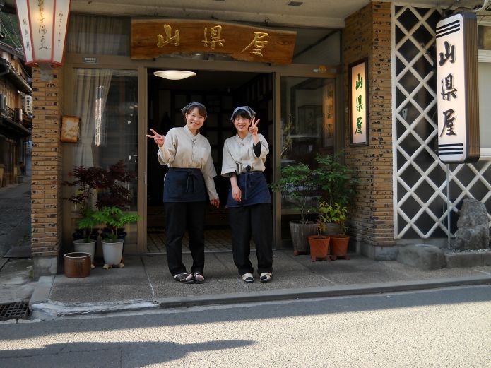 旅館で働くリゾバスタッフ