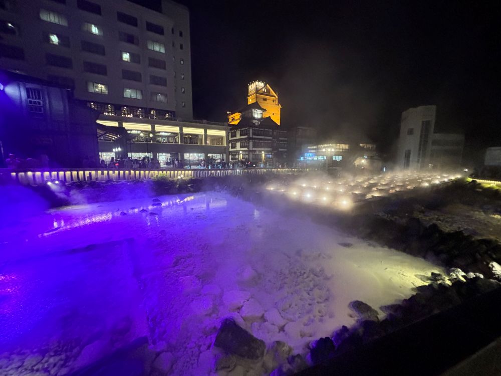 草津温泉　夜　ライトアップ