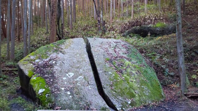 “鬼滅の刃”で話題沸騰中の「柳生一刀石」