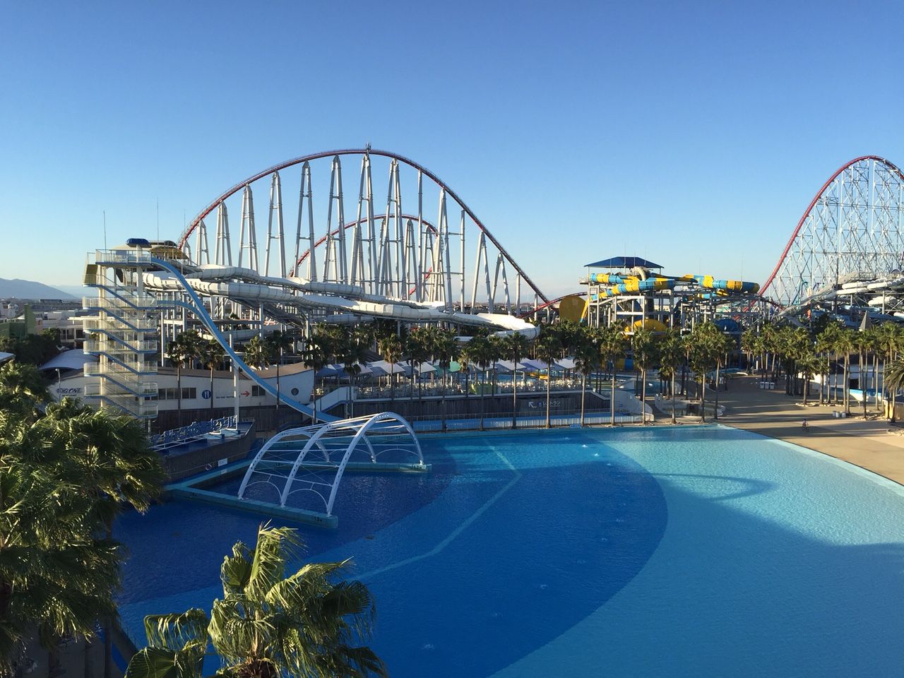 プールと遊園地