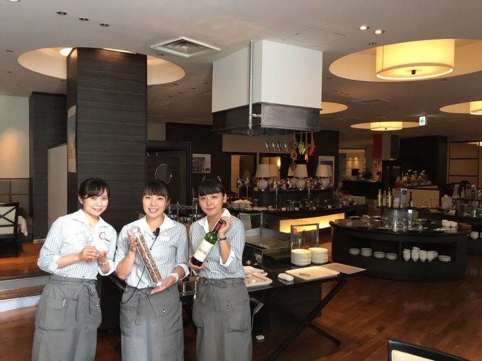 レストランで働く女性