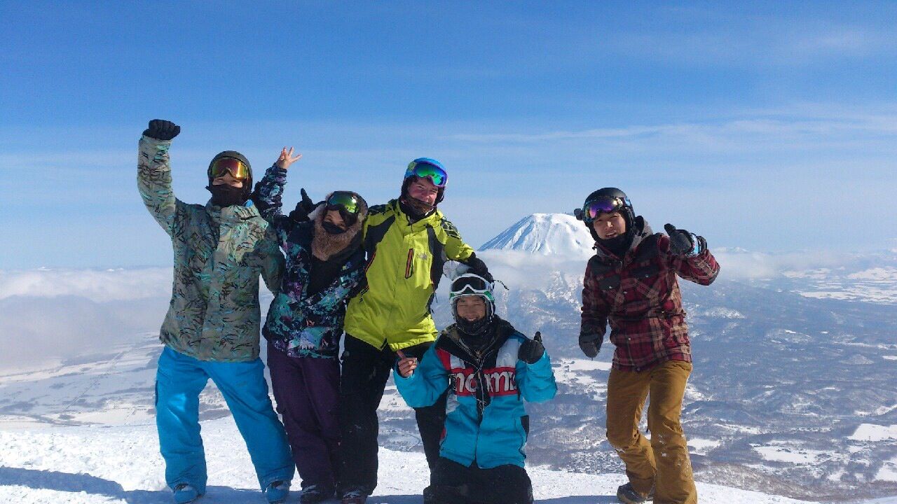 ニセコでリゾートバイトを楽しむ若者