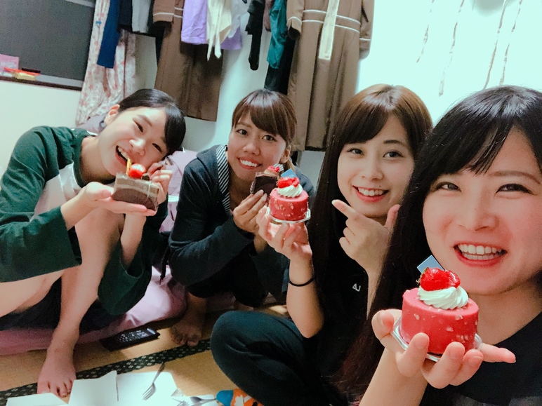 住み込みバイト女性