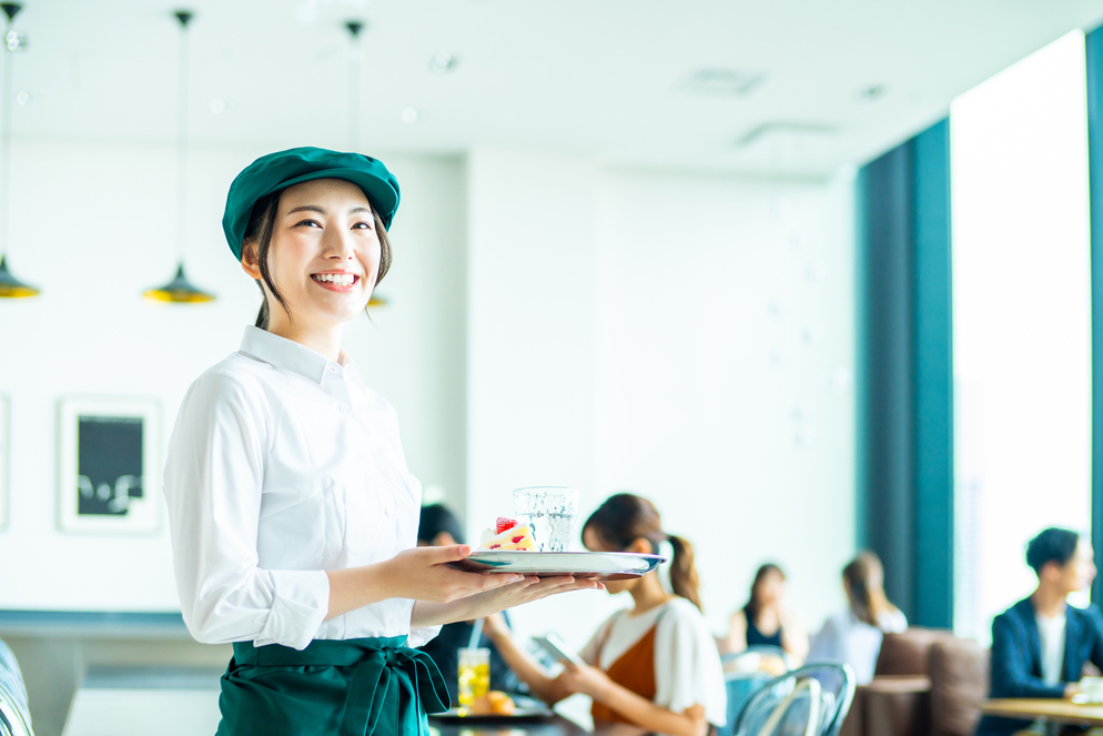 住み込みバイト女性