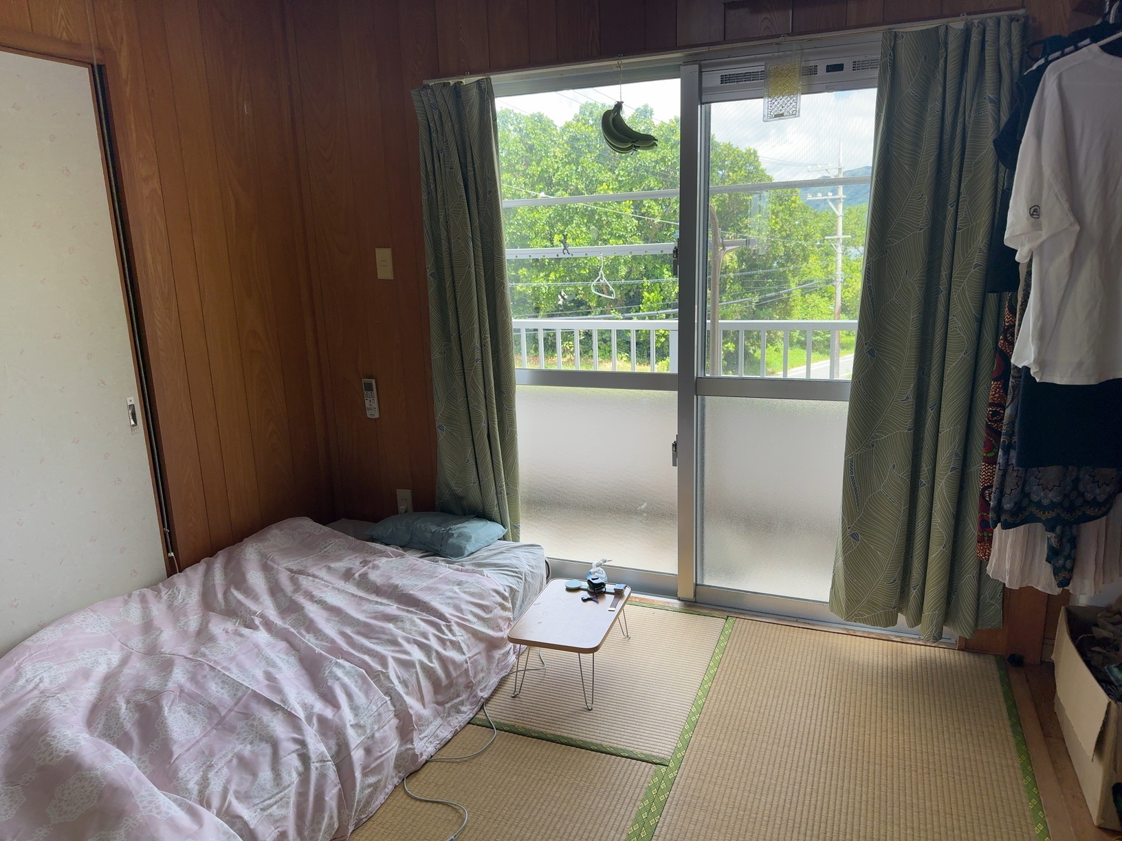 旅行気分で仕事して温泉に入って寝る