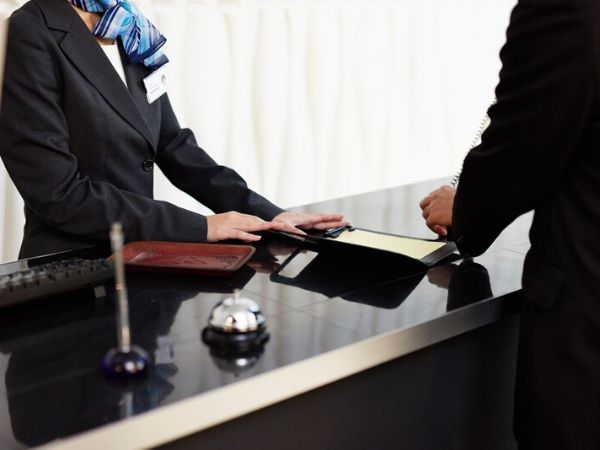 リゾバの出会いが国境をこえた。外国人スタッフと恋に落ちた彼女