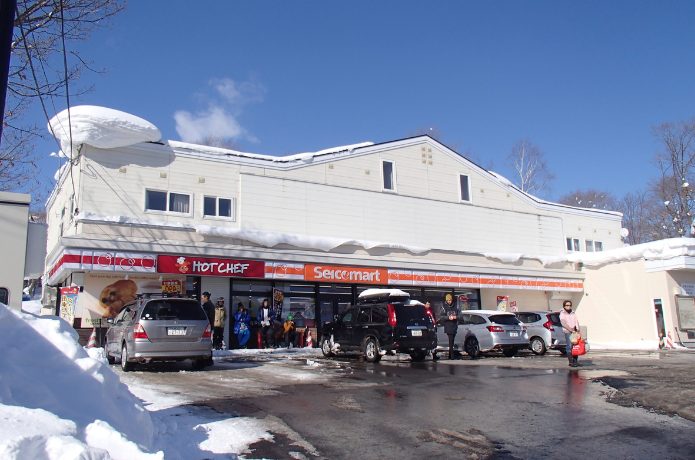 生活に必要なコンビニやスーパー、ドラッグストアはありますか？