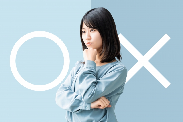 悩む女性