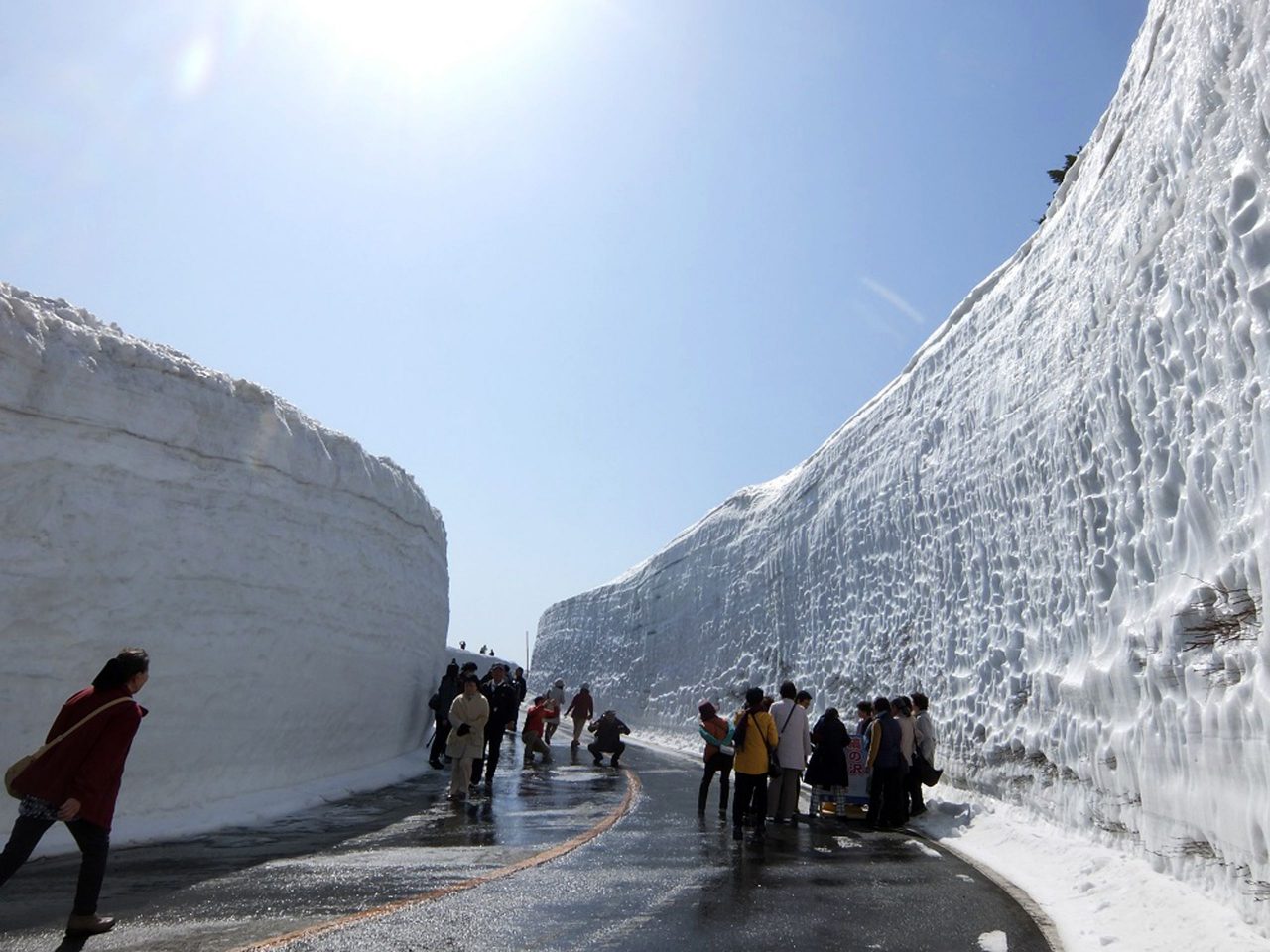 蔵王エコーライン 雪の壁ウォーク(宮城県・蔵王町)