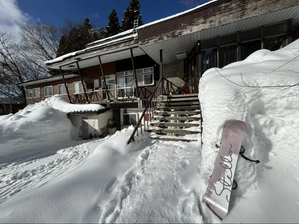 雪に覆われた建物
