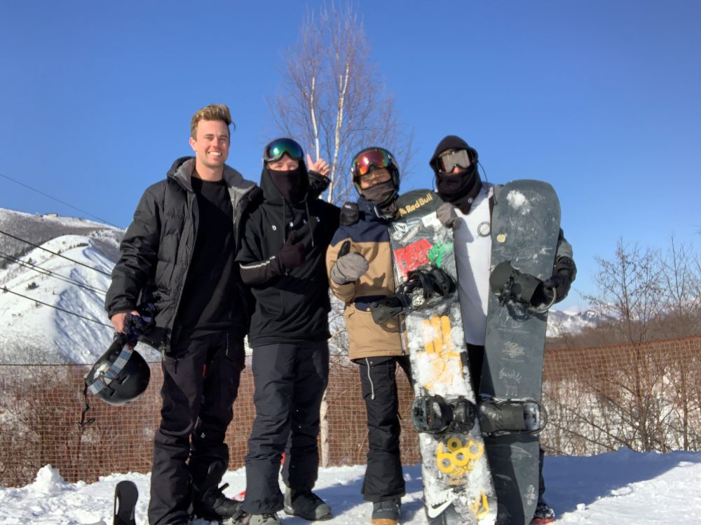 白馬でスキーを楽しむ外国人