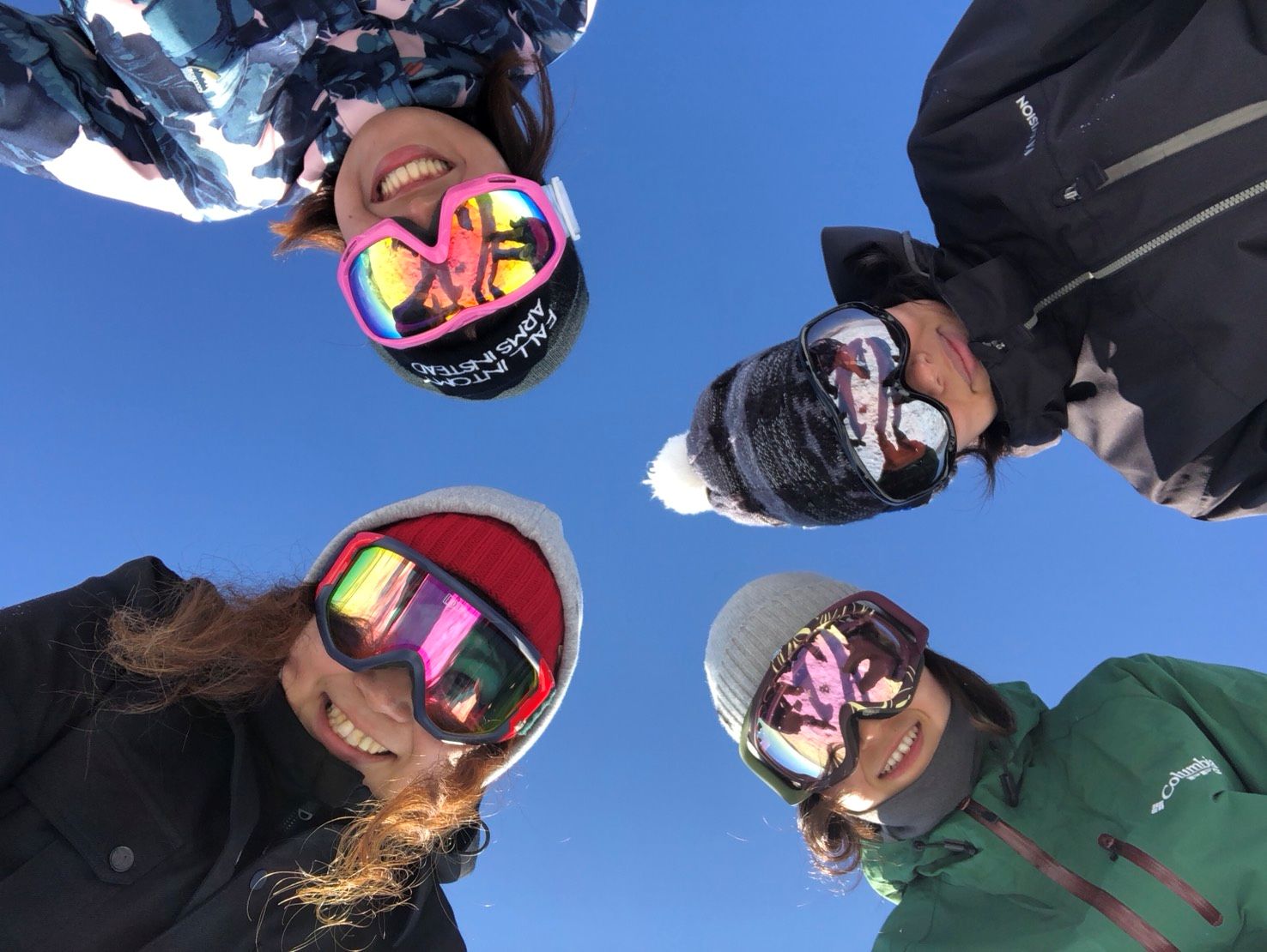 リゾートバイトでスキーリゾートを満喫するスタッフ