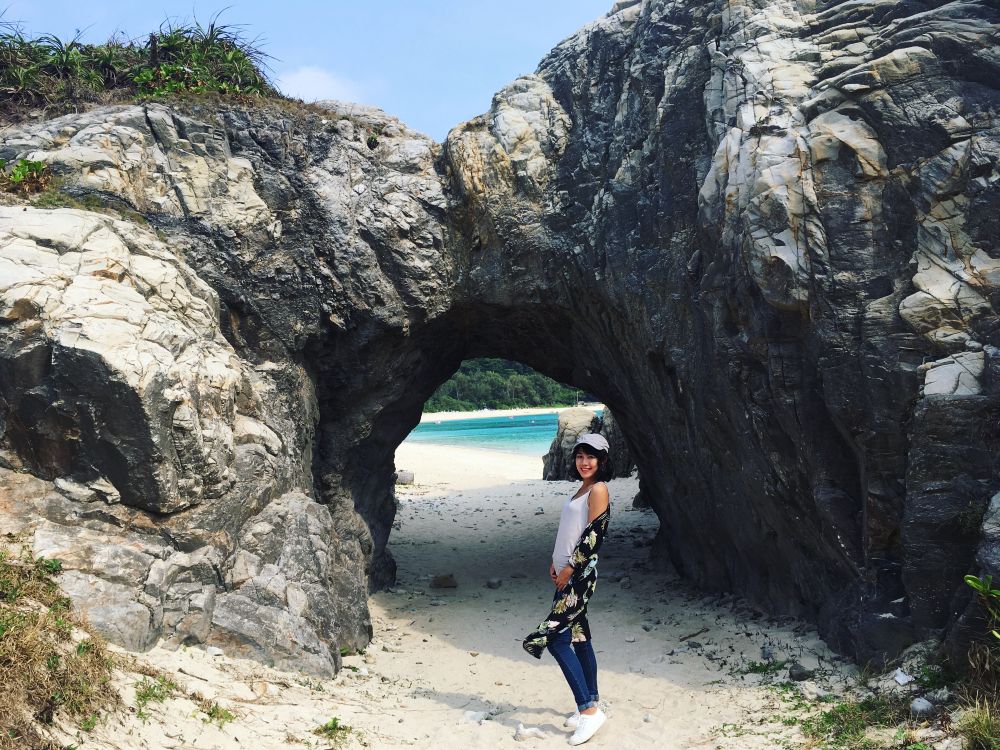 沖縄でリゾートバイト中の女性