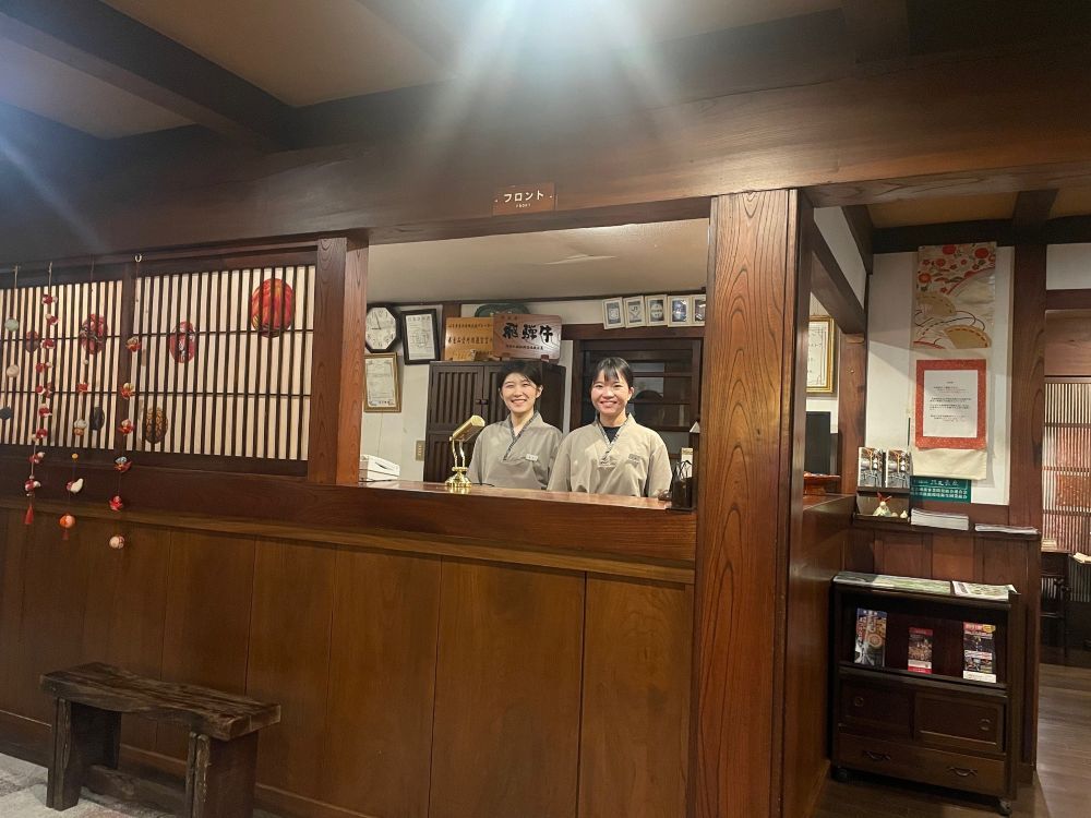 旅館のフロント