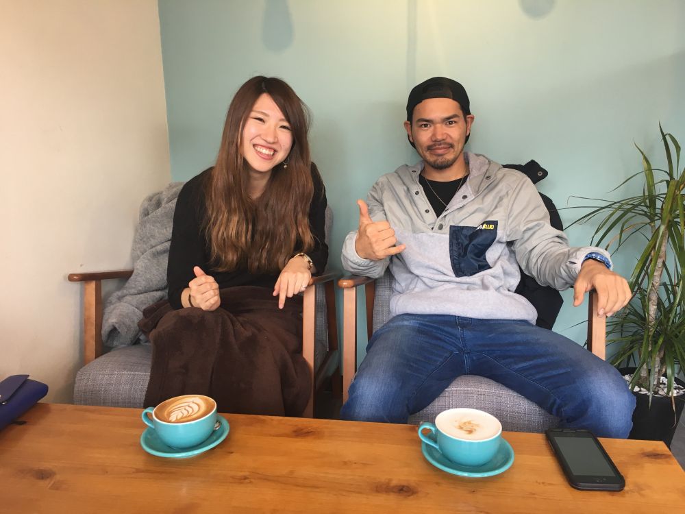 白馬のカフェで休日を過ごすスタッフ