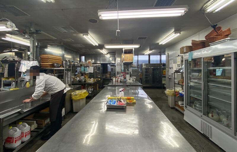 リゾートバイトの厨房