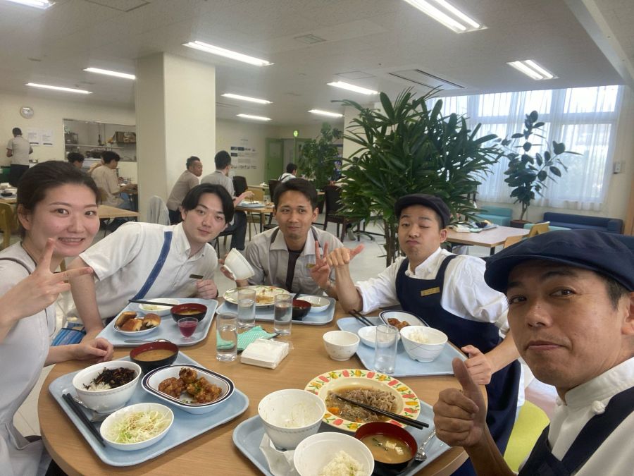 沖縄で働くリゾートバイトスタッフ