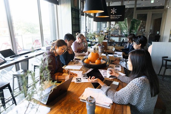 ニセコ　カフェ　雰囲気