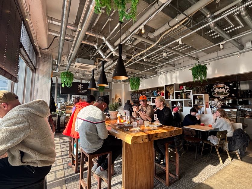 ひらふ十字街のカフェ