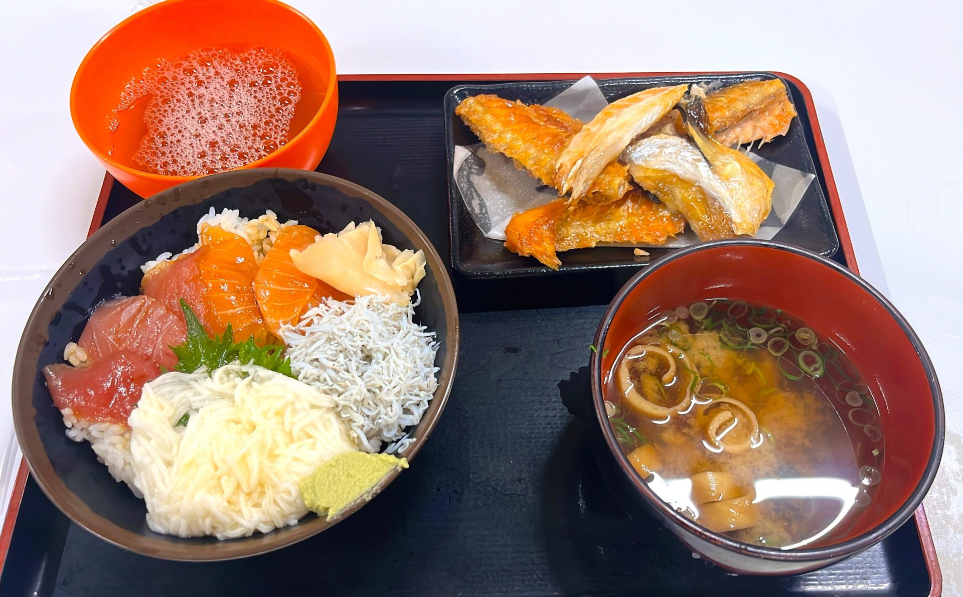 まかない　お昼　海鮮丼