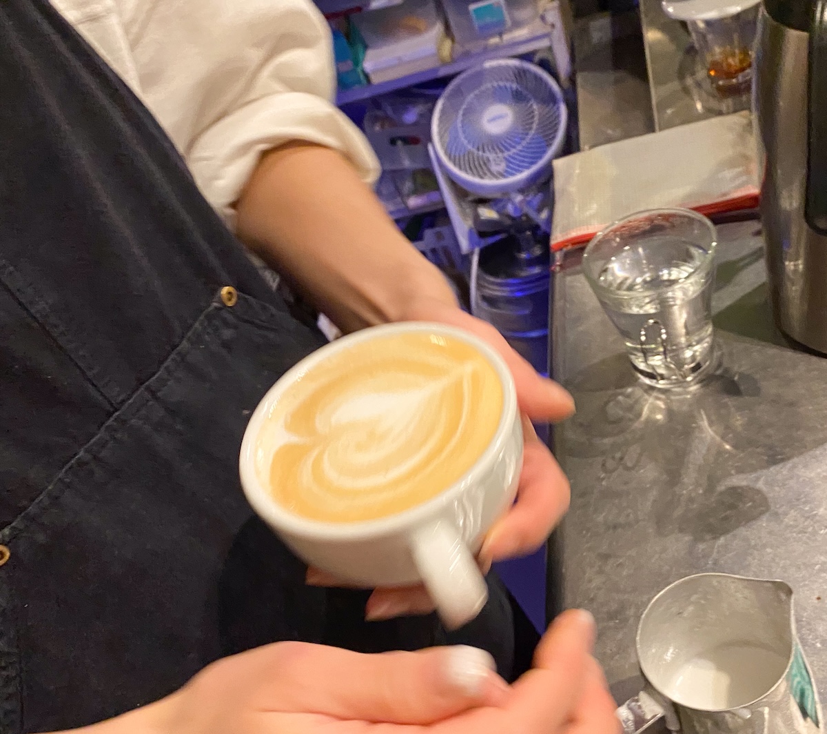カフェスタッフ