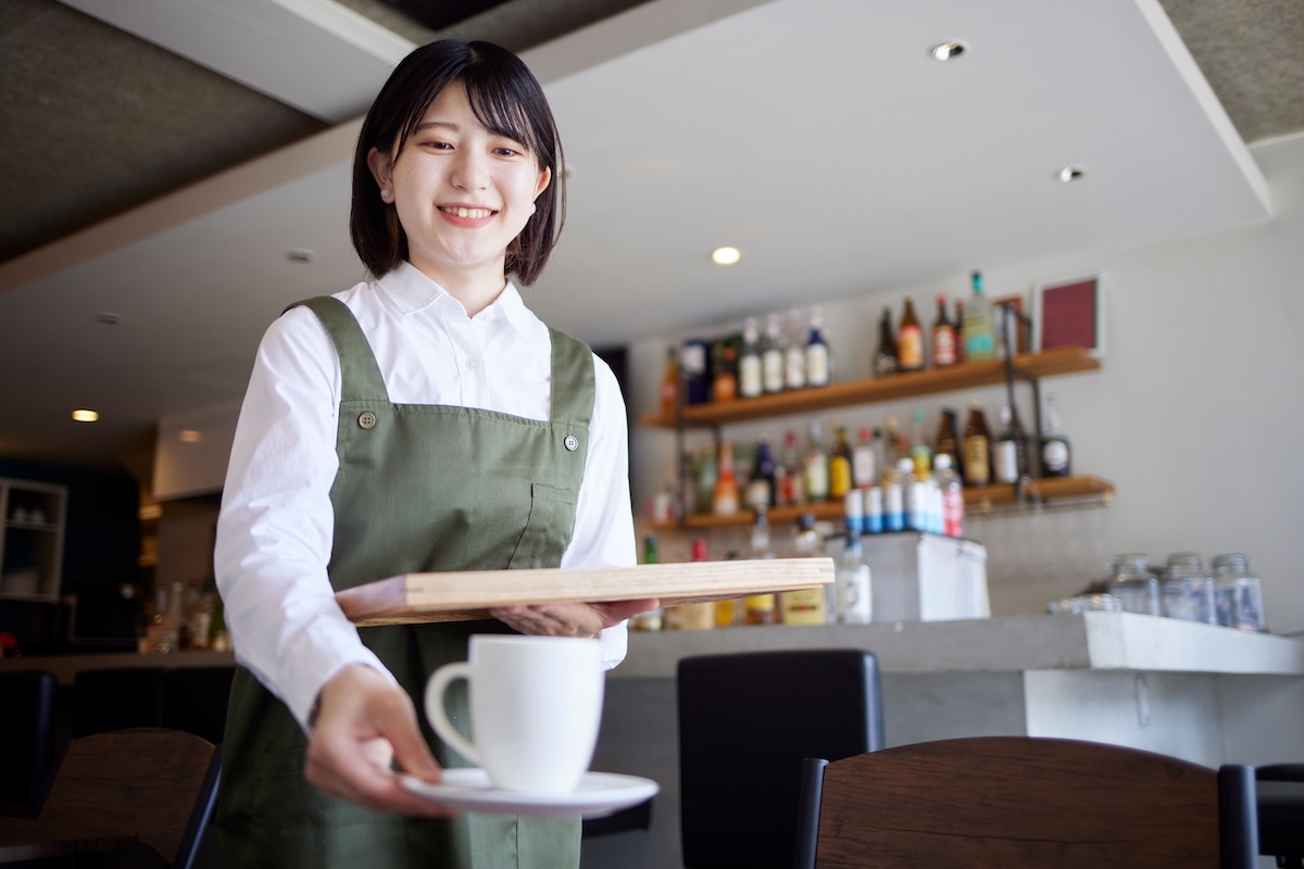カフェスタッフ